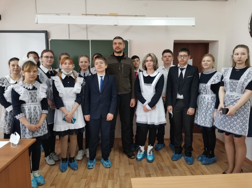 Губернатор края рассказал ученикам золотореченской школы о трудовых подвигах забайкальцев